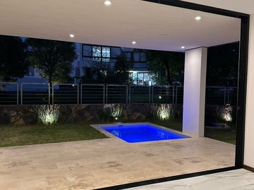 Casa en Venta Puerta Las Lomas (Coto Lagos) con Vista Al Lago