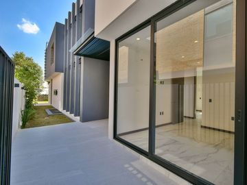 Casa en Venta Puerta Las Lomas (Coto Lagos) con Vista Al Lago