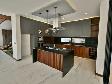 Casa en Venta Puerta Las Lomas (Coto Lagos) con Vista Al Lago