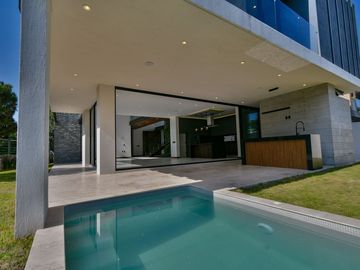 Casa en Venta Puerta Las Lomas (Coto Lagos) con Vista Al Lago