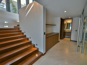 Casa en Venta Puerta Las Lomas (Coto Lagos) con Vista Al Lago