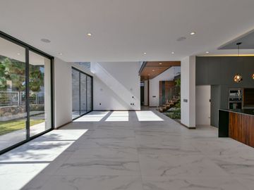 Casa en Venta Puerta Las Lomas (Coto Lagos) con Vista Al Lago