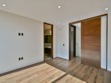 Casa en Venta Puerta Las Lomas (Coto Lagos) con Vista Al Lago