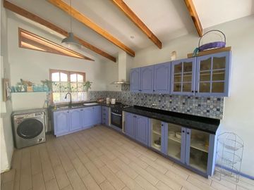 Venta casa 4D 2B piscina, estacionamiento  en Los Villares, Los Andes