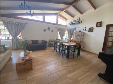 Venta casa 4D 2B piscina, estacionamiento  en Los Villares, Los Andes