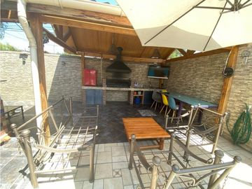 Venta casa 4D 2B piscina, estacionamiento  en Los Villares, Los Andes