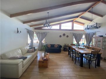 Venta casa 4D 2B piscina, estacionamiento  en Los Villares, Los Andes