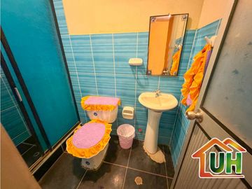 00587 - VENTA HOSPEDAJE  YARINACOCHA - ZONA COMERCIAL - AC 950 M2.