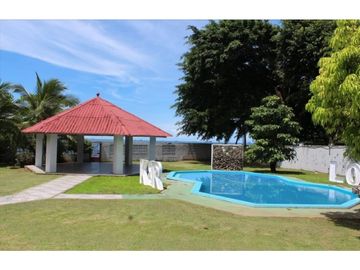 VENDO CASA CON ACCESO DIRECTO A LA PLAYA EN COLON, PORTOBELO