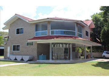 VENDO CASA CON ACCESO DIRECTO A LA PLAYA EN COLON, PORTOBELO