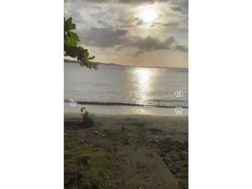 VENDO CASA CON ACCESO DIRECTO A LA PLAYA EN COLON, PORTOBELO