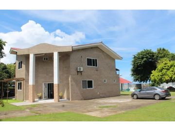 VENDO CASA CON ACCESO DIRECTO A LA PLAYA EN COLON, PORTOBELO