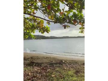 VENDO CASA CON ACCESO DIRECTO A LA PLAYA EN COLON, PORTOBELO