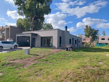Casa en venta en Francisco Alvarez