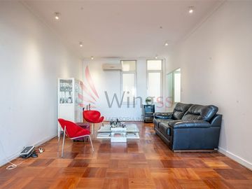Departamento en Venta en Estratégica y Amplia Propiedad en Pleno Centro Comercial y Gubernamental