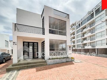 VENTA de CASAS en LA MESA