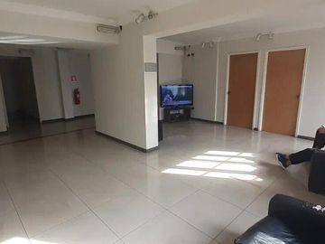 VENDO CENTRICA OFICINA PLANTA PARA MULTIPLES USOS 10 PRIVAD