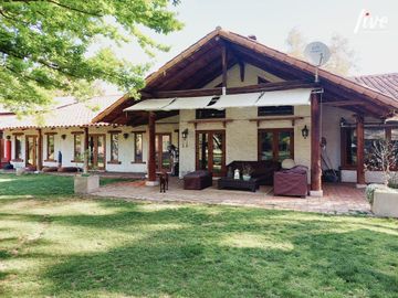 Se Vende Casa Chilena en exclusivo sector de Chicureo.