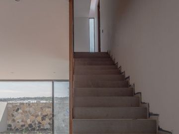 Casa en Venta en Altozano:  Viva con Distinción y Confort