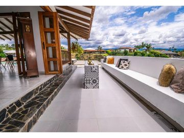 SE VENDE HERMOSA CASA CAMPESTRE EN CONJUNTO CERRADO, MONTENEGRO