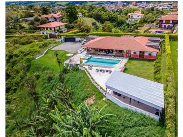 SE VENDE HERMOSA CASA CAMPESTRE EN CONJUNTO CERRADO, MONTENEGRO