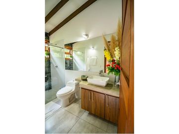 SE VENDE HERMOSA CASA CAMPESTRE EN CONJUNTO CERRADO, MONTENEGRO