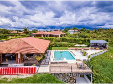 SE VENDE HERMOSA CASA CAMPESTRE EN CONJUNTO CERRADO, MONTENEGRO