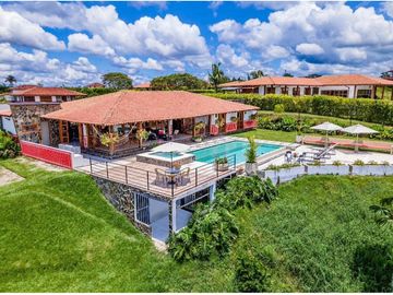 SE VENDE HERMOSA CASA CAMPESTRE EN CONJUNTO CERRADO, MONTENEGRO