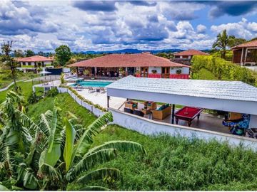 SE VENDE HERMOSA CASA CAMPESTRE EN CONJUNTO CERRADO, MONTENEGRO