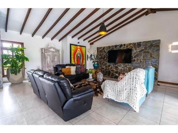 SE VENDE HERMOSA CASA CAMPESTRE EN CONJUNTO CERRADO, MONTENEGRO