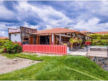 SE VENDE HERMOSA CASA CAMPESTRE EN CONJUNTO CERRADO, MONTENEGRO