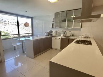 Departamento en Venta en San Carlos De Apoquindo / Colegios Padre Hutado y Juanita De Los Andes