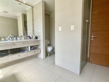 Departamento en Venta en San Carlos De Apoquindo / Colegios Padre Hutado y Juanita De Los Andes