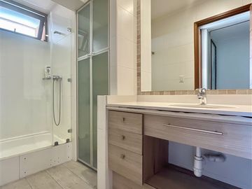 Departamento en Venta en San Carlos De Apoquindo / Colegios Padre Hutado y Juanita De Los Andes