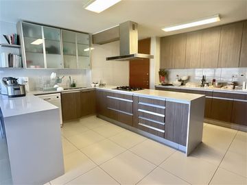 Departamento en Venta en San Carlos De Apoquindo / Colegios Padre Hutado y Juanita De Los Andes