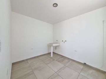 CASA EN VENTA EN PRIVADA A UN COSTADO DEL COLEGIO HUMBOLDT! VIGILANCIA!!