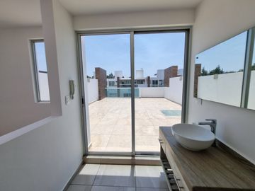 CASA EN VENTA EN PRIVADA A UN COSTADO DEL COLEGIO HUMBOLDT! VIGILANCIA!!