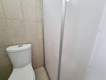 CASA EN VENTA EN PRIVADA A UN COSTADO DEL COLEGIO HUMBOLDT! VIGILANCIA!!