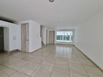 CASA EN VENTA EN PRIVADA A UN COSTADO DEL COLEGIO HUMBOLDT! VIGILANCIA!!