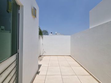 CASA EN VENTA EN PRIVADA A UN COSTADO DEL COLEGIO HUMBOLDT! VIGILANCIA!!
