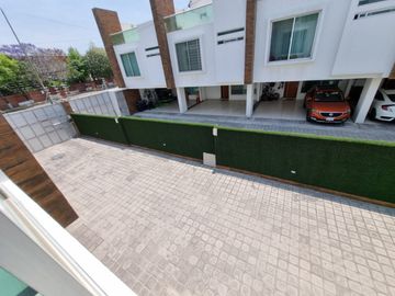 CASA EN VENTA EN PRIVADA A UN COSTADO DEL COLEGIO HUMBOLDT! VIGILANCIA!!