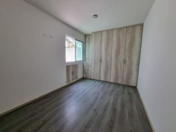 CASA EN VENTA EN PRIVADA A UN COSTADO DEL COLEGIO HUMBOLDT! VIGILANCIA!!