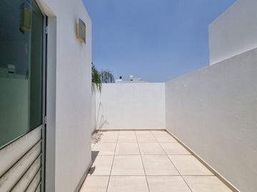 CASA EN VENTA EN PRIVADA A UN COSTADO DEL COLEGIO HUMBOLDT! VIGILANCIA!!