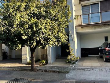 VENTA DE HERMOSA CASA EN PUNTA DEL ESTE