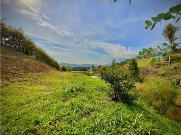 Venta Casa Campestre Con Lago SemiParcelacion Via La Ceja Llanogrande