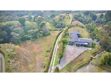 Venta Casa Campestre Con Lago SemiParcelacion Via La Ceja Llanogrande