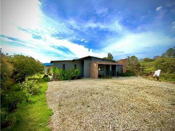 Venta Casa Campestre Con Lago SemiParcelacion Via La Ceja Llanogrande