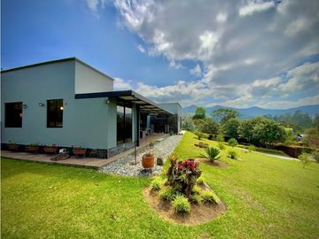 Venta Hermosa Casa Campestre como nueva Parcelacion La Ceja