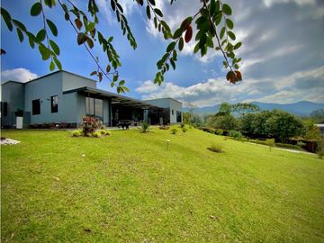 Venta Hermosa Casa Campestre como nueva Parcelacion La Ceja