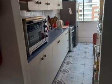 Dpto. 3 dorm. 2 b. 3 cdas. Metro Los Leones. Bajó Valor!!